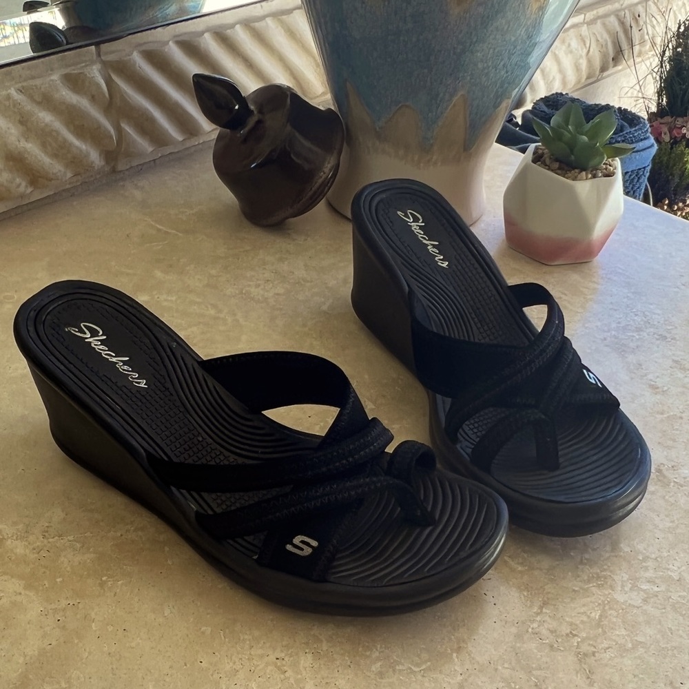 Sketcher Sandals. Size 8